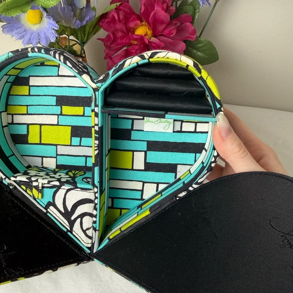 Vera Bradley Island Blooms Heart to Heart Jewelry Case Floral Fabric RETIRED